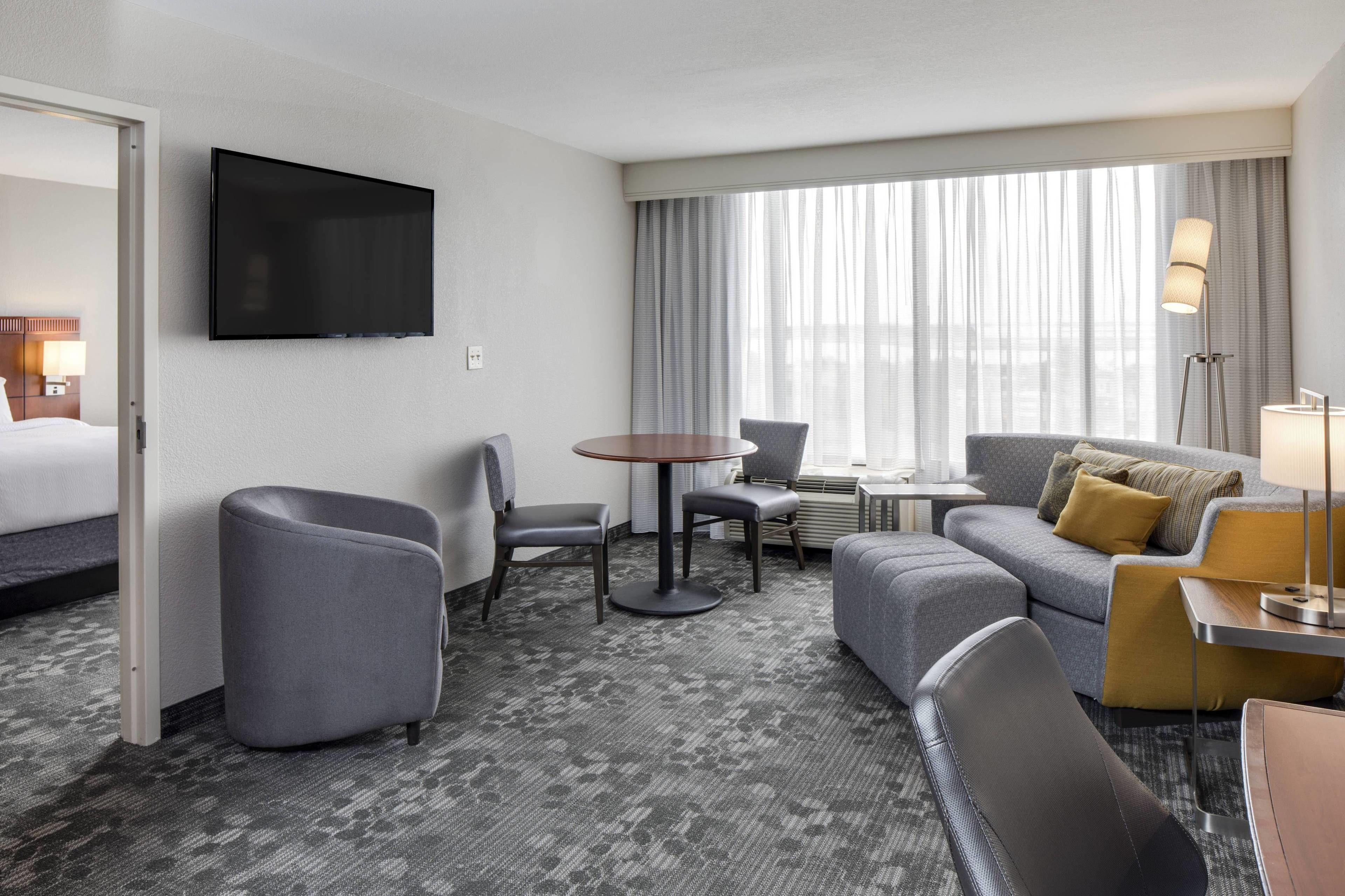 Hotel Courtyard By Marriott Logan Airport Boston