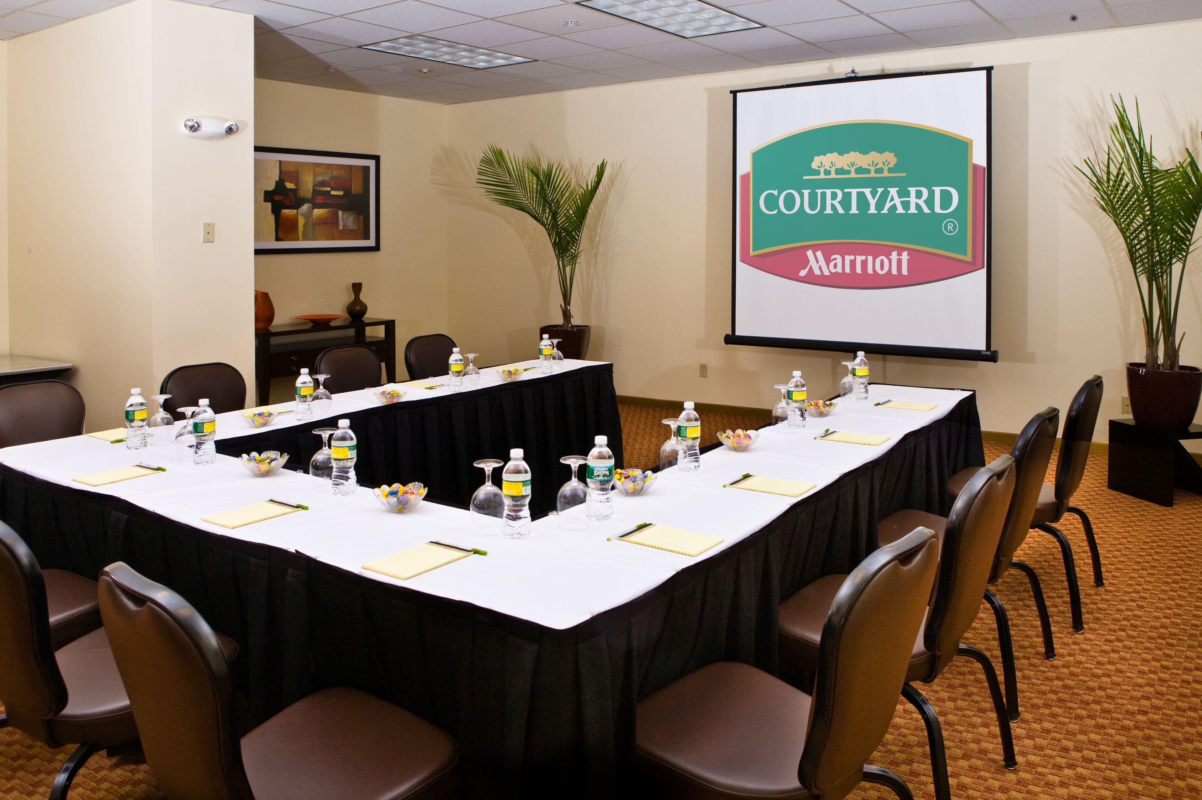 Courtyard By Marriott Logan Airport Hotel Boston