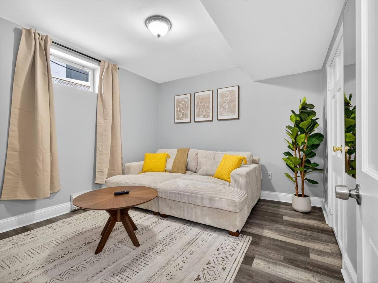 Vintage 2br In With Free Parking Apartment