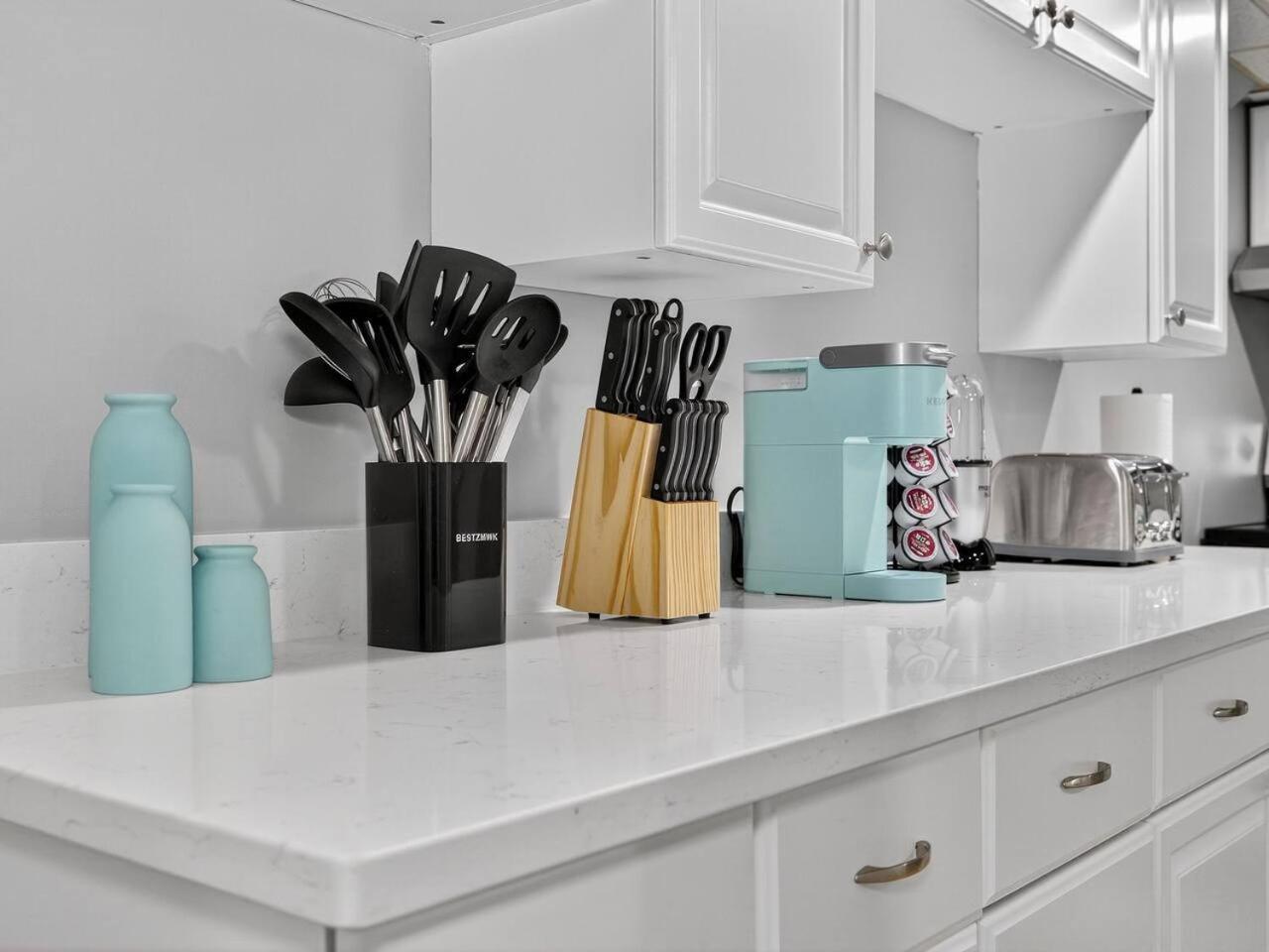 Vintage 2br In With Free Parking Boston