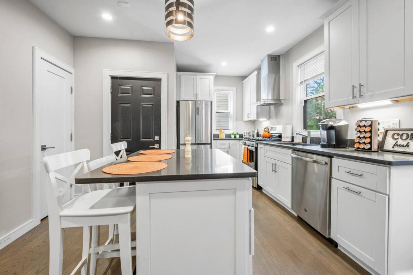 Luxury 3br In With Roku Tv * Boston