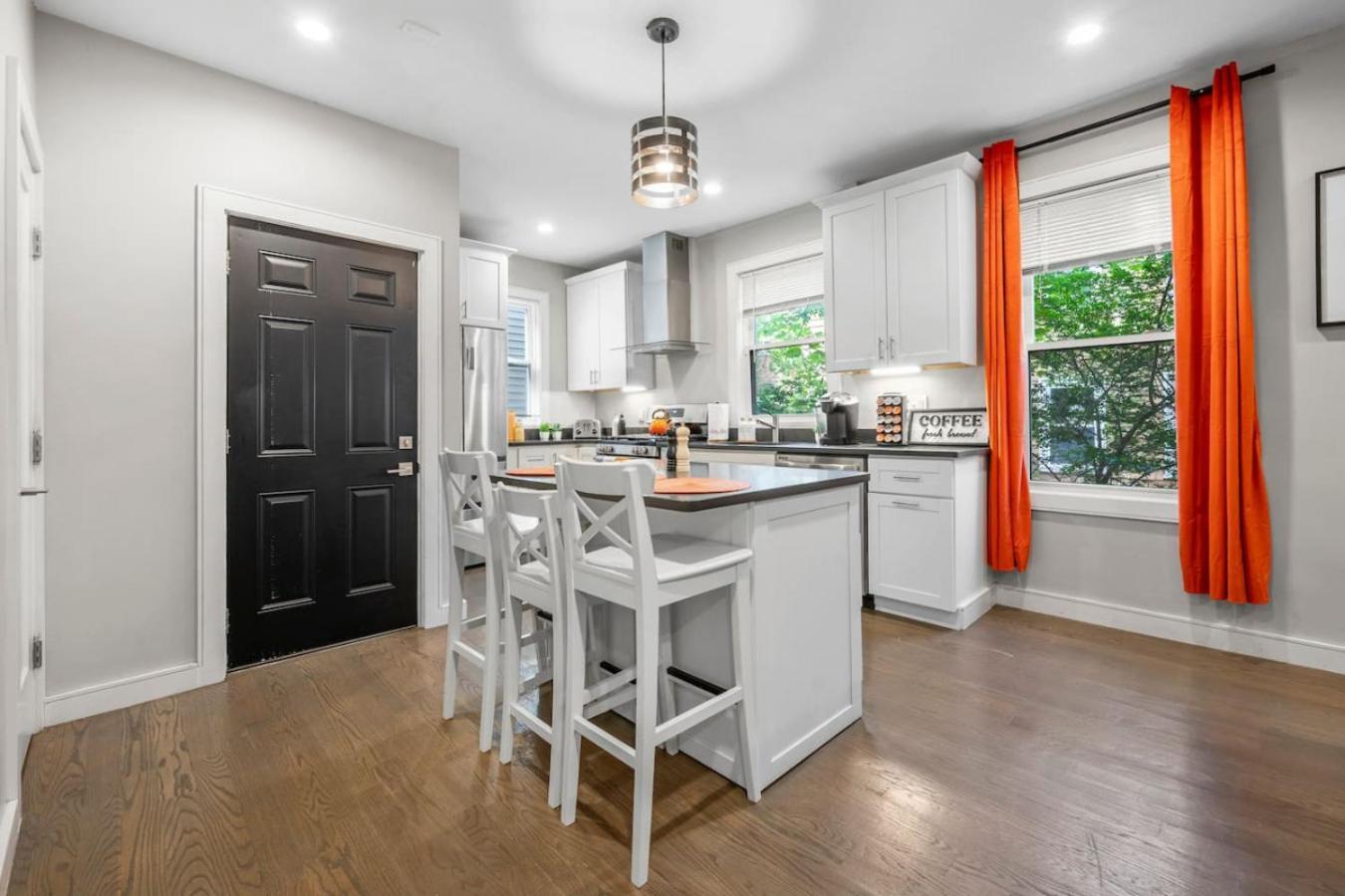 Luxury 3br In With Roku Tv Apartment *