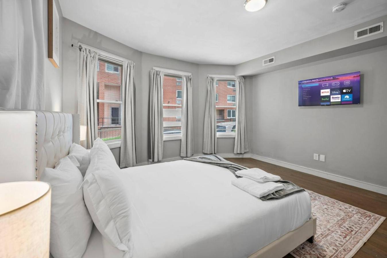 Luxury 3br In With Roku Tv *