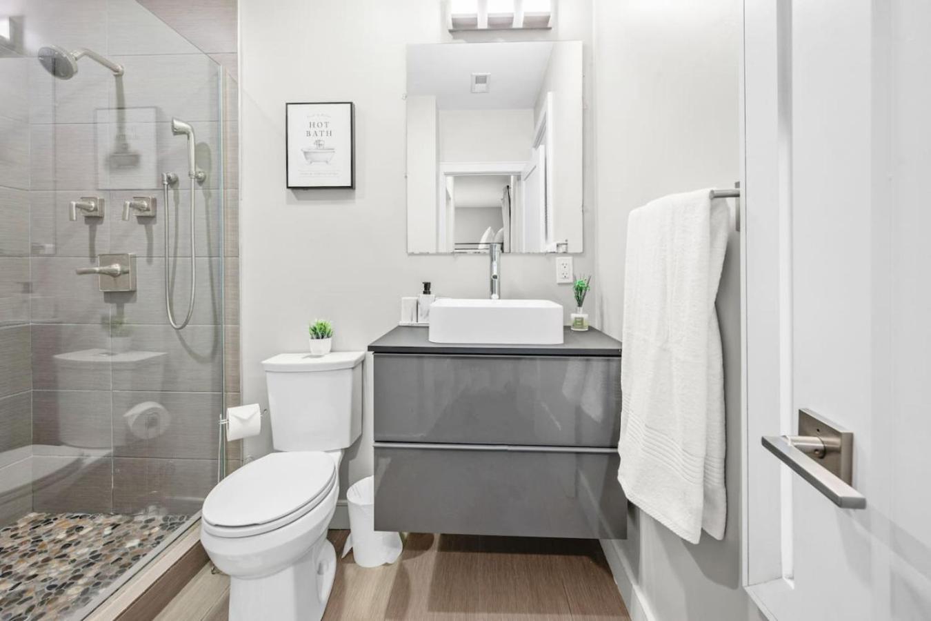 Luxury 3br In With Roku Tv * Boston