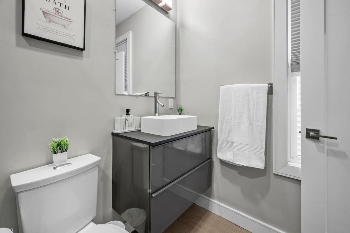 Apartment Luxury 3br In With Roku Tv