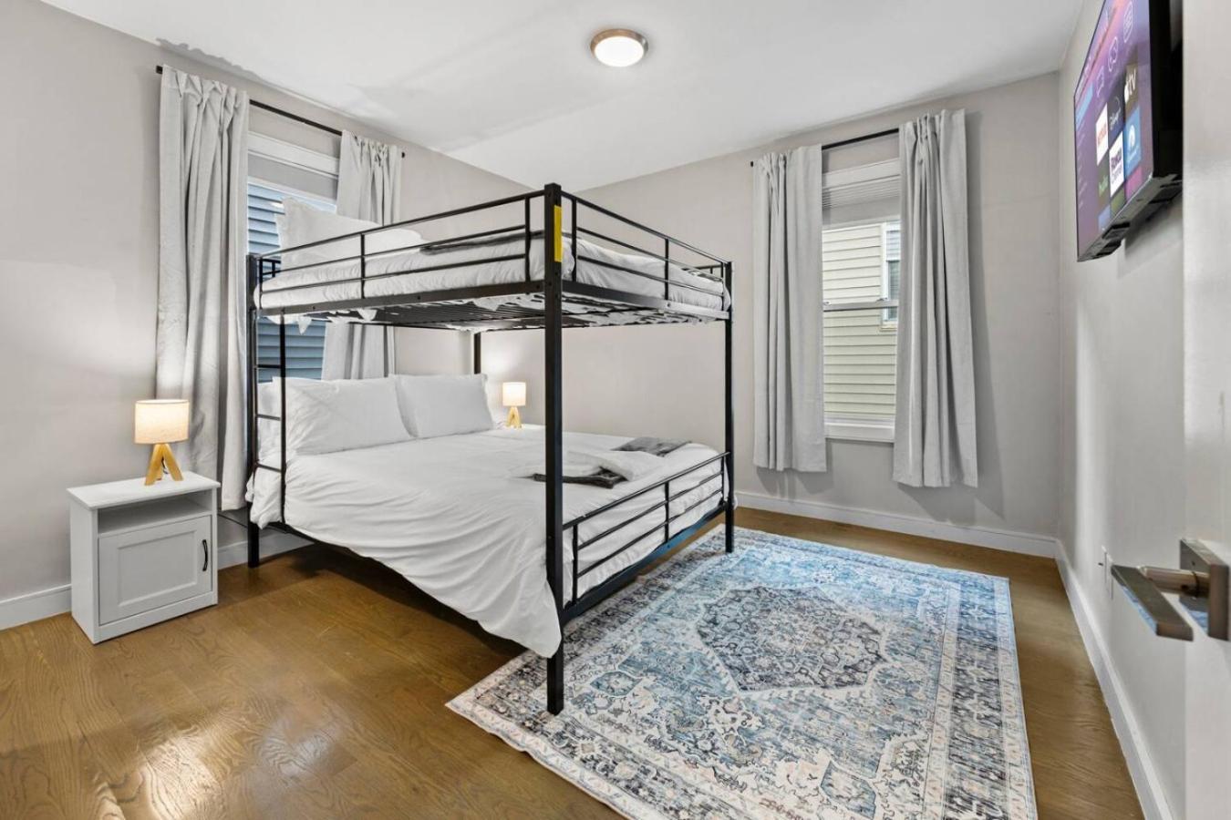 Apartment Luxury 3br In With Roku Tv Boston