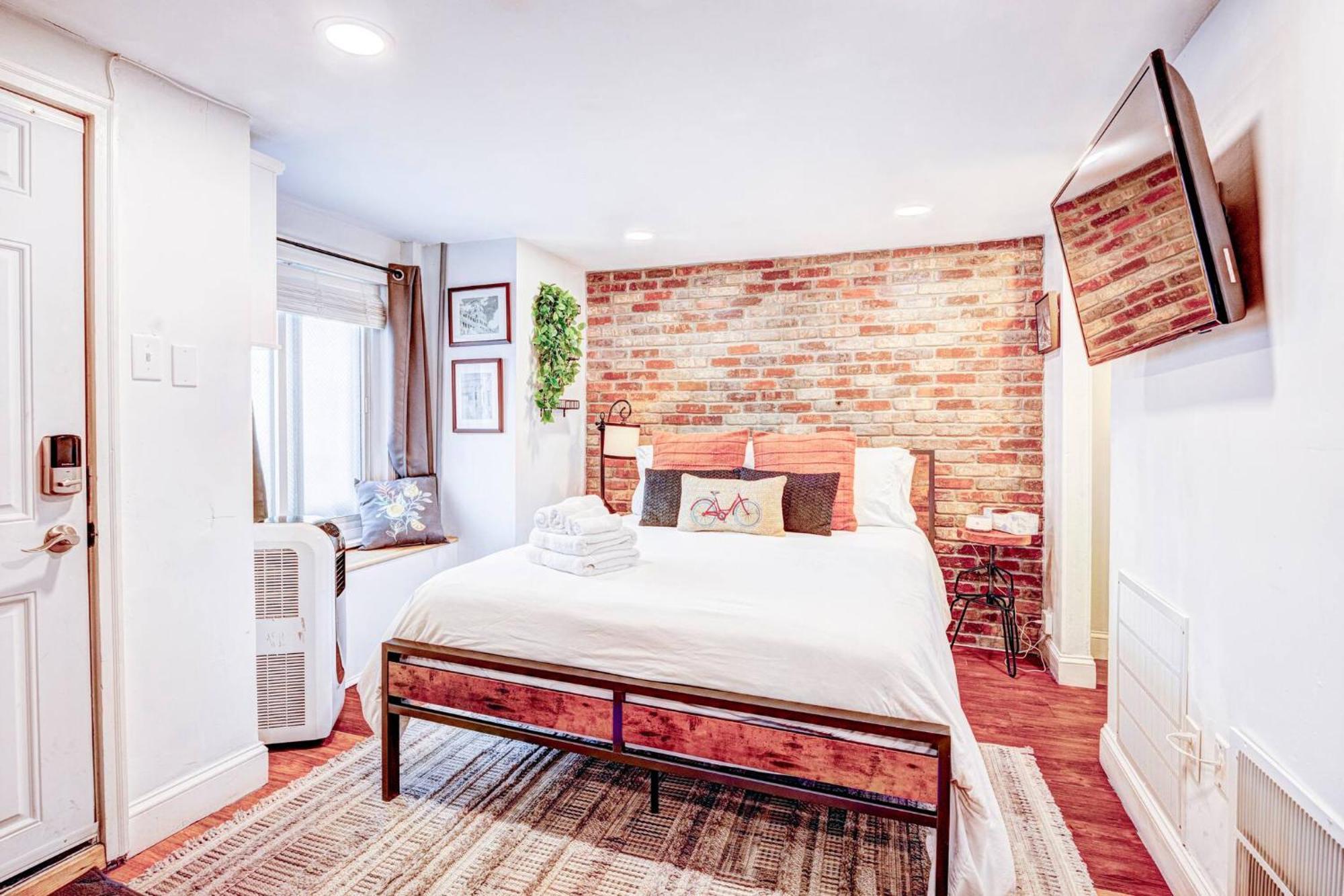 Eagle's Landing - Logan Airport Guest house 3*