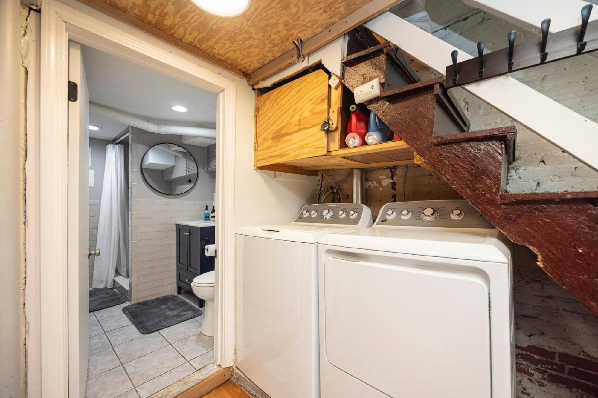 Eagle's Landing - Logan Airport Guest house