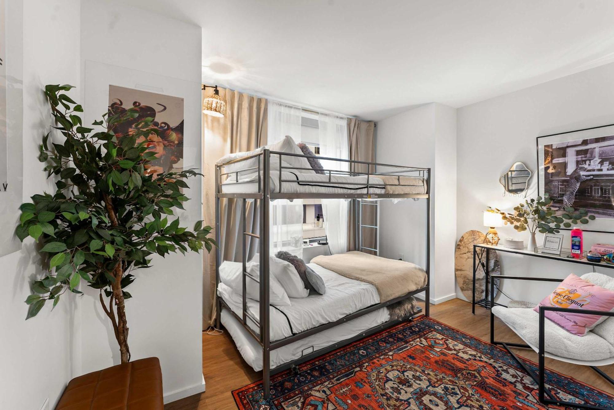 South End Family Pets & Gym Apartment Boston