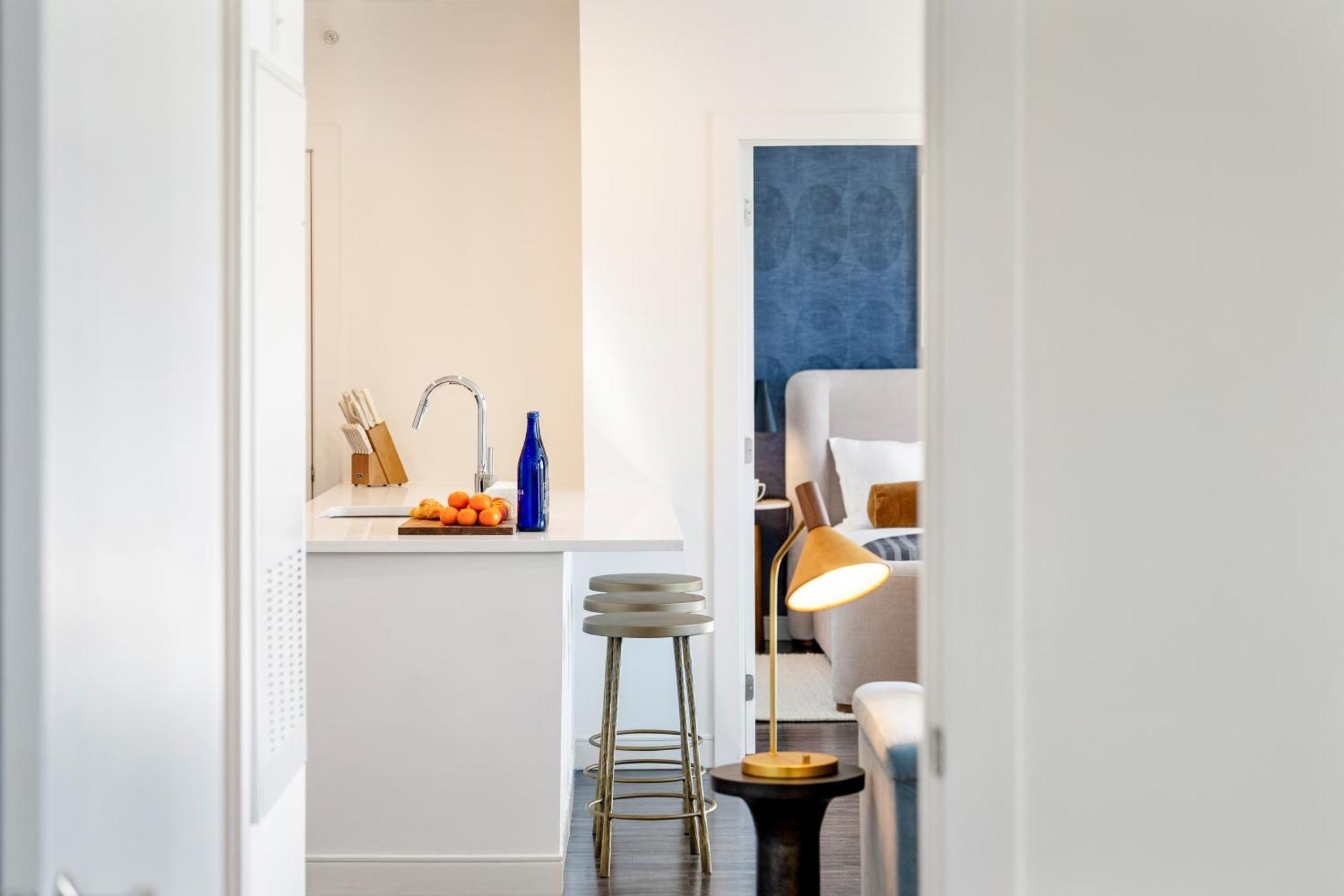 Hyatus Luxury Residences South Bay Designer Collection 4* Boston