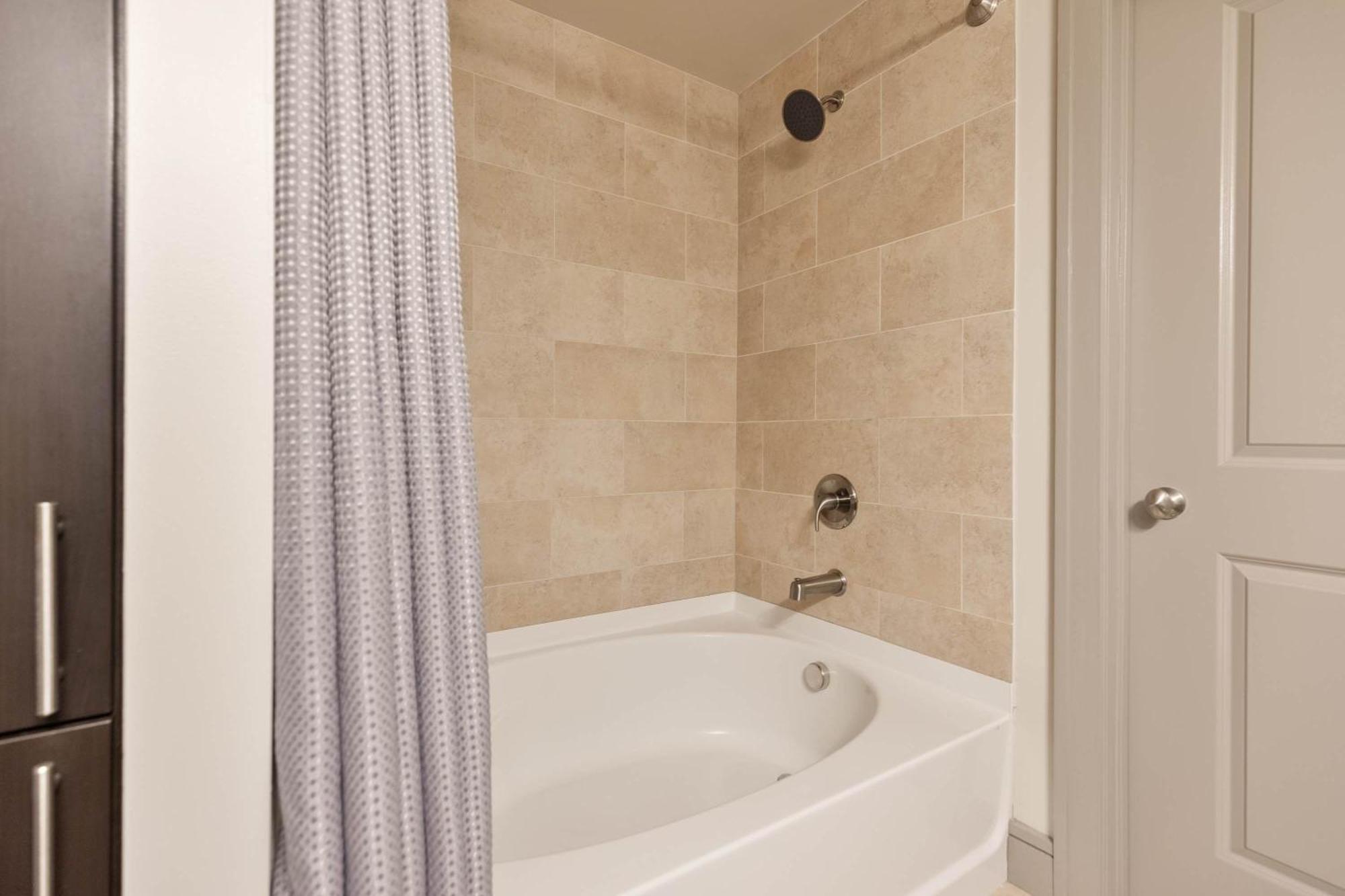 Stylish Downtown Seaport Apartment *