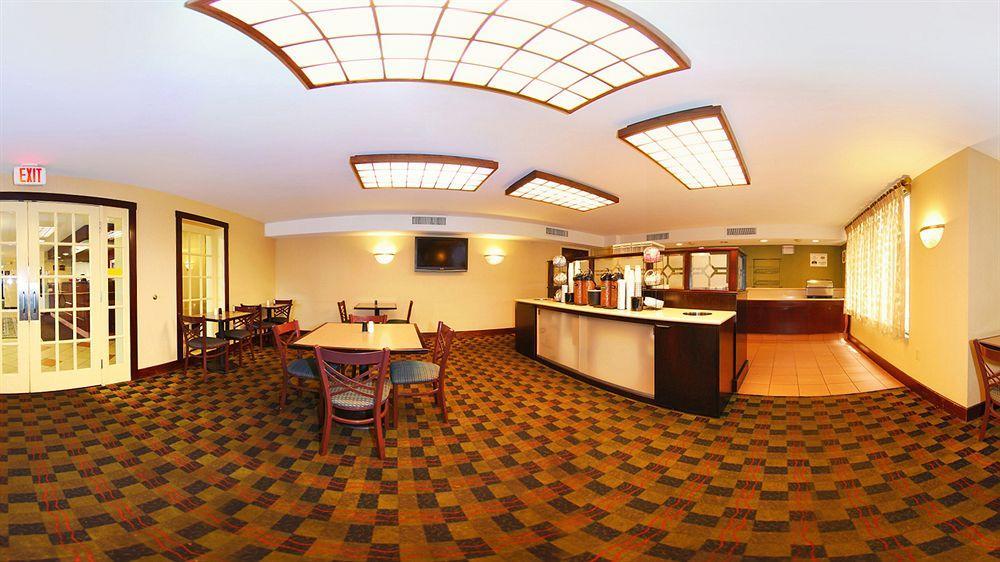 Hotel Ramada By Wyndham Boston