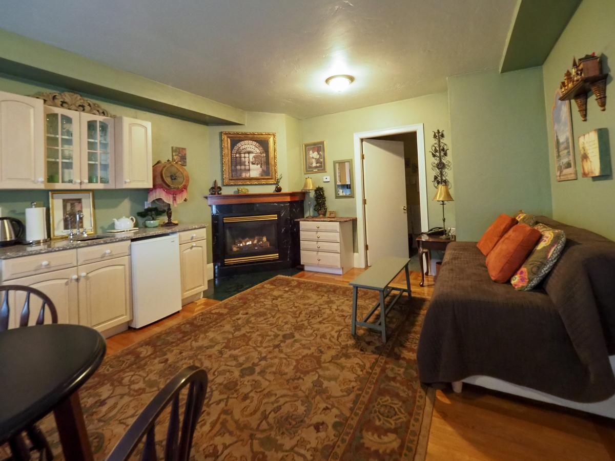 The Gryphon House 3*