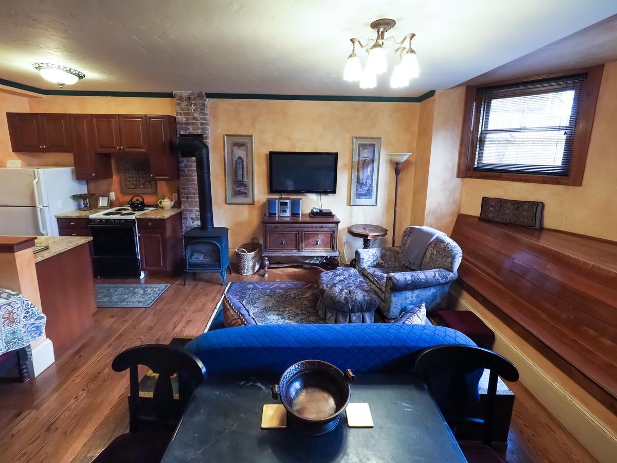 The Gryphon House Bed & Breakfast 3*