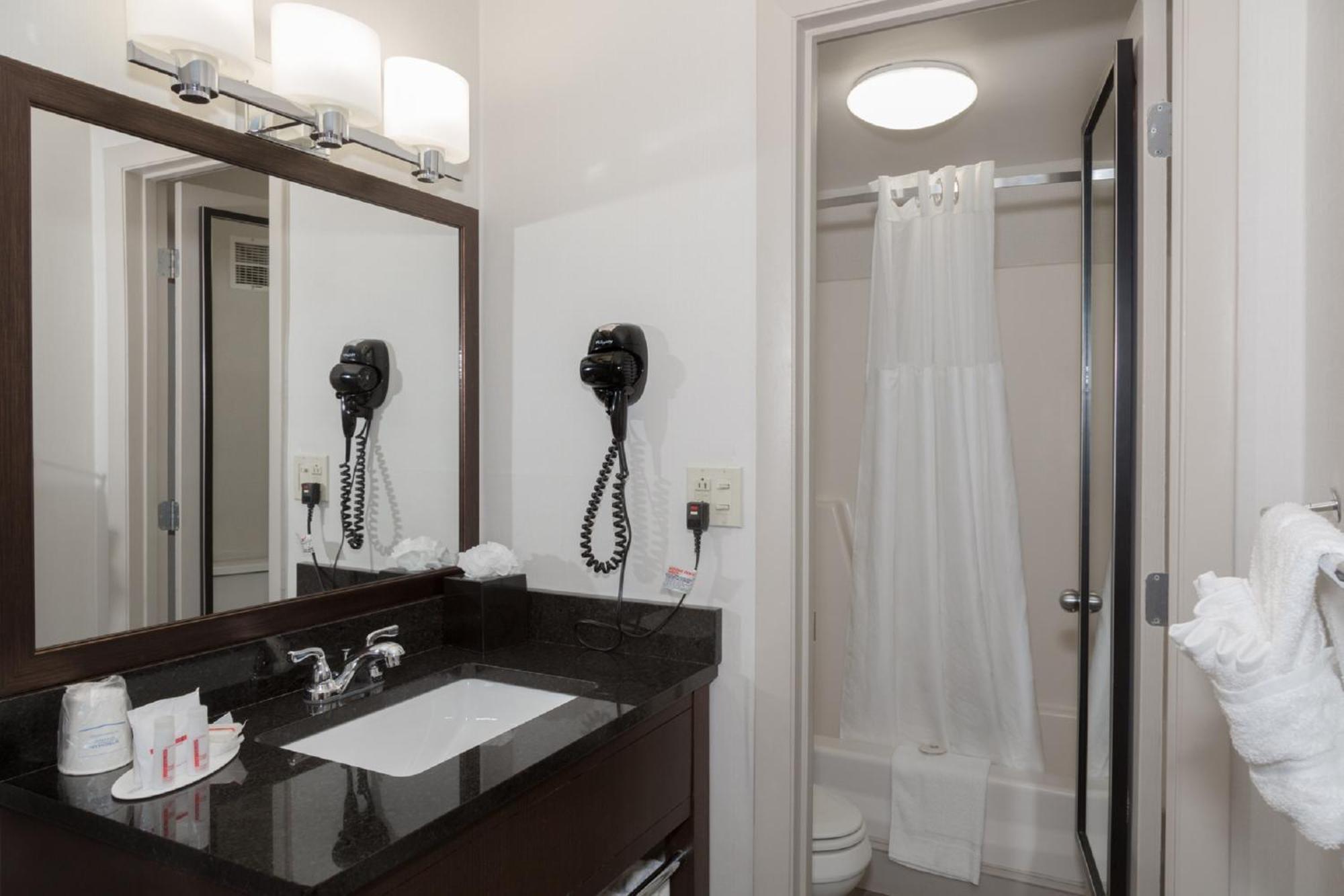 Ramada By Wyndham 3* Boston