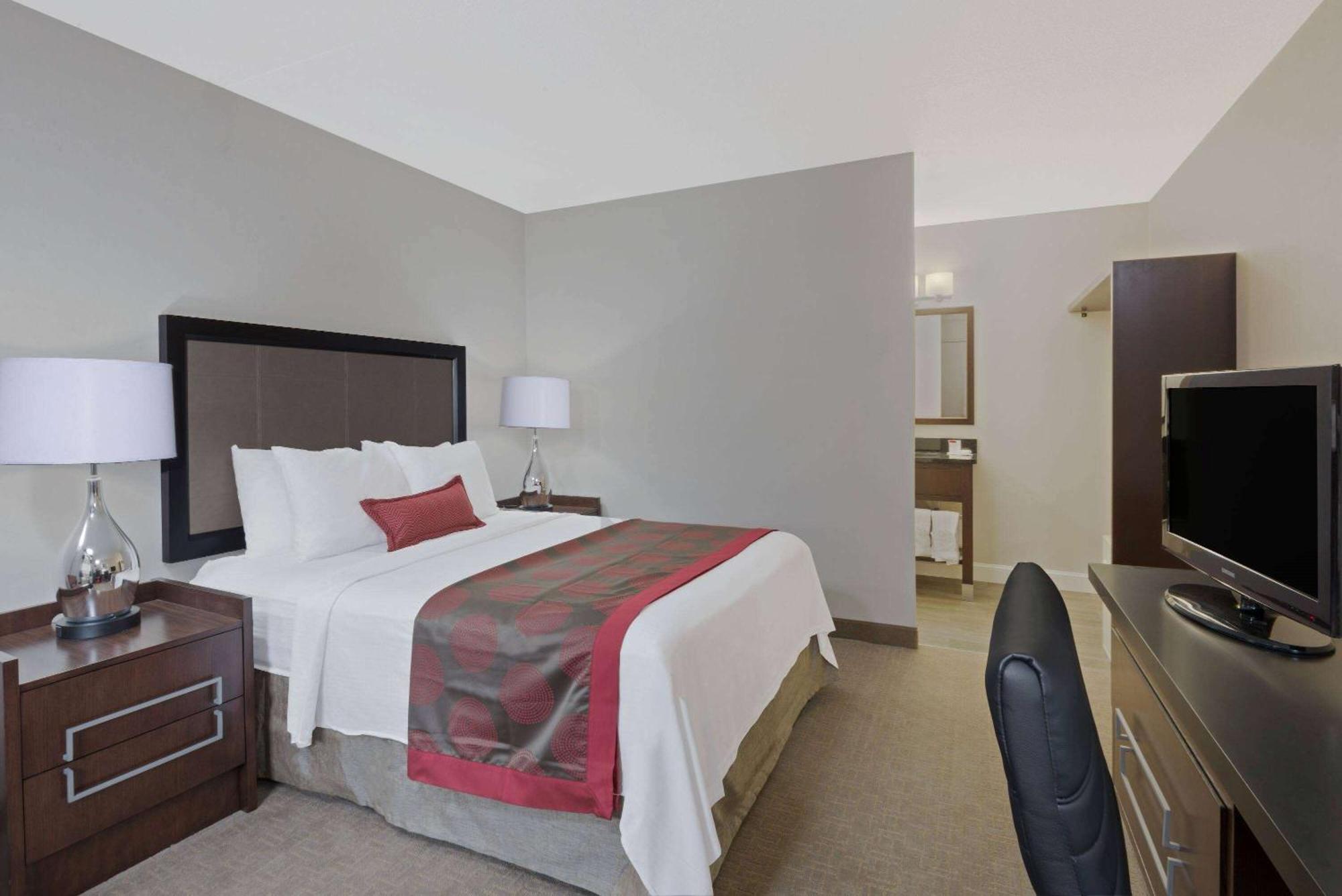 Ramada By Wyndham Hotel 3*