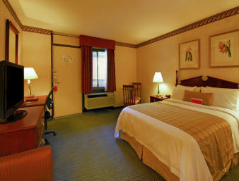 Hotel Ramada By Wyndham Boston