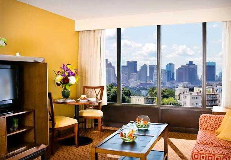 Courtyard By Marriott Logan Airport Boston