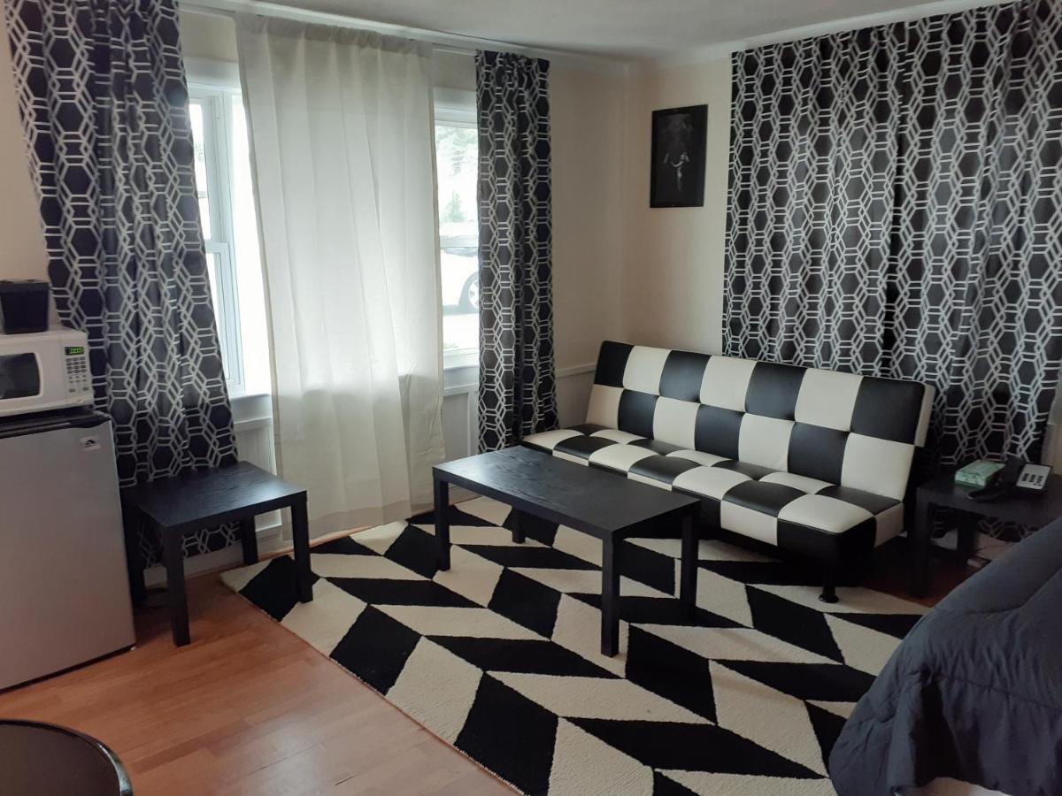 Motel Town Line Boston