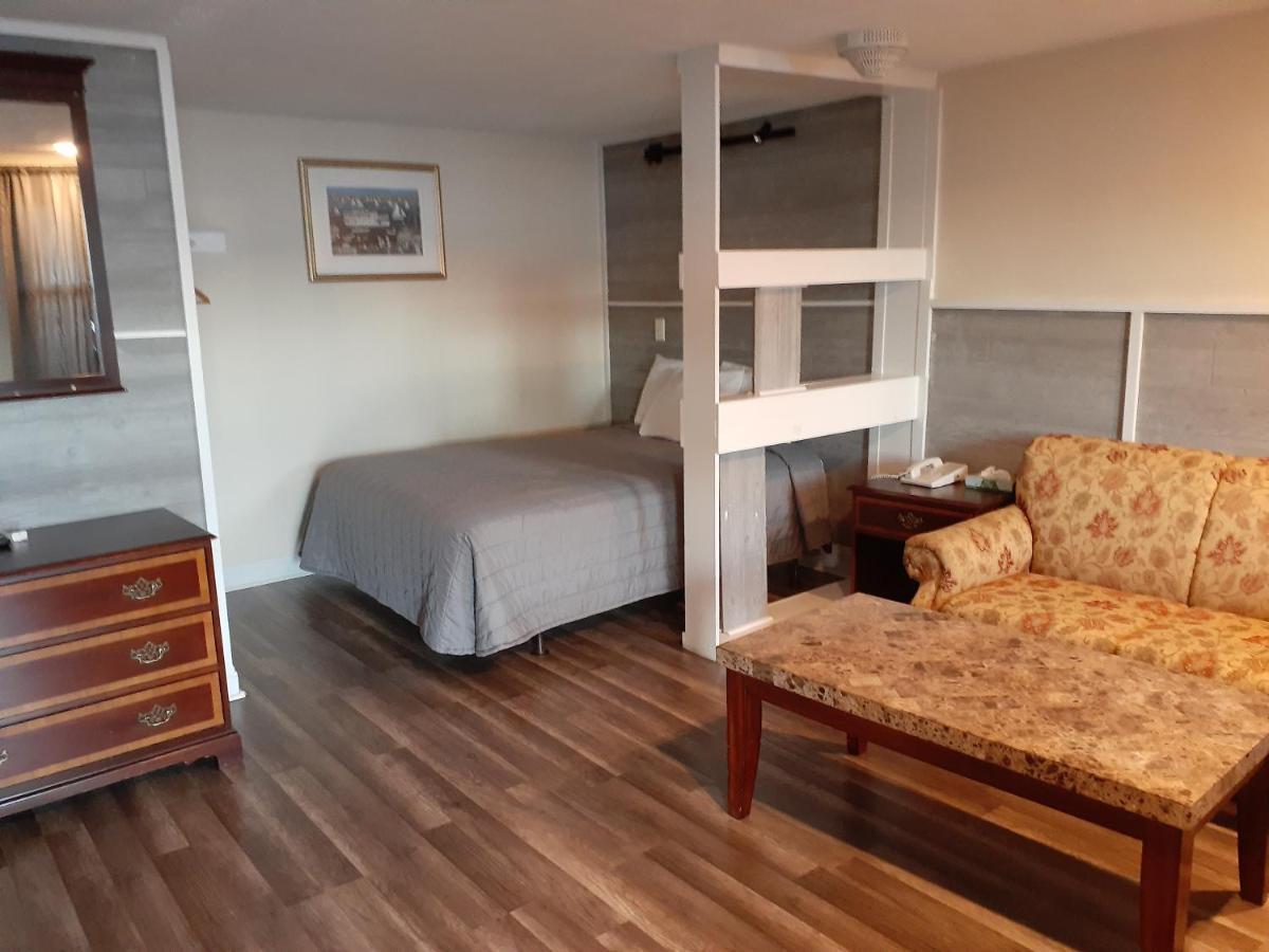 Motel Town Line Boston