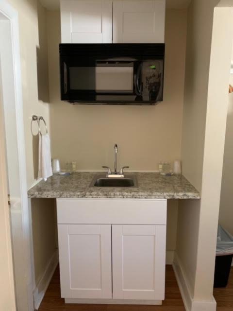 Motel Town Line Boston