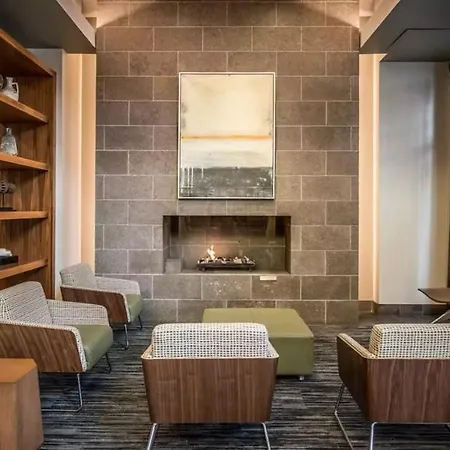 Global Luxury At China Town Apartment