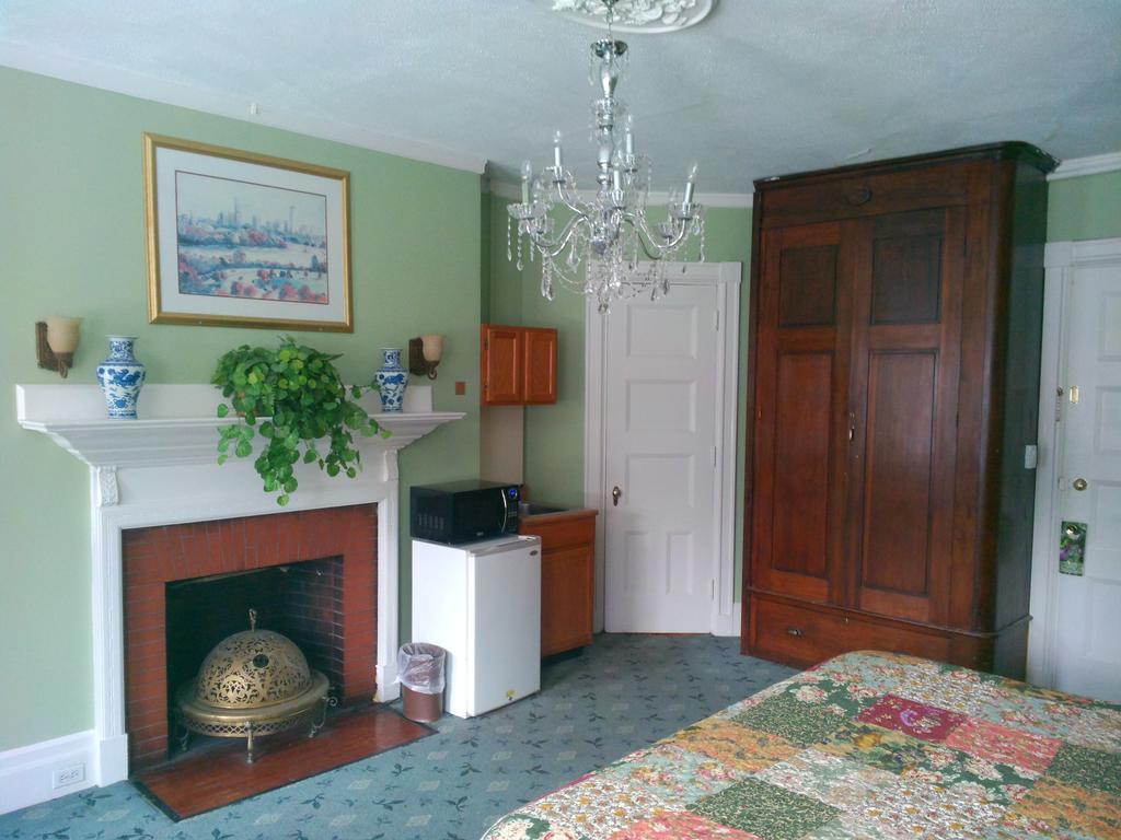 463 Beacon Street Guest house