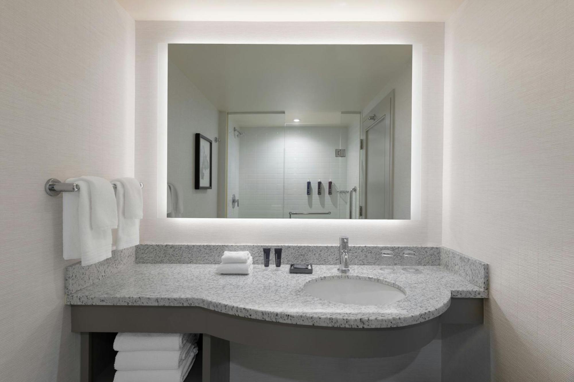 Renaissance Seaport District 4* Boston