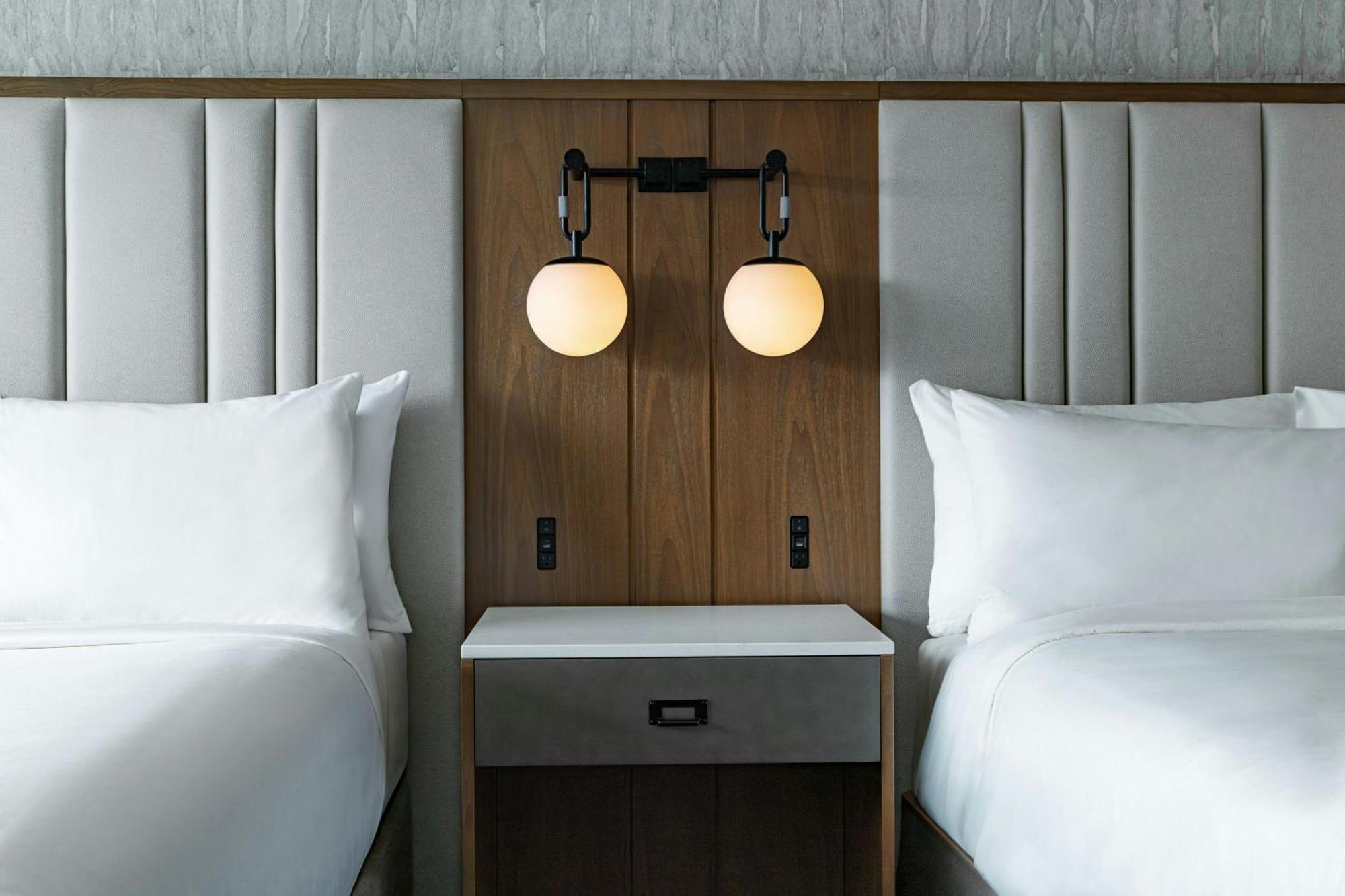 Hotel Renaissance Seaport District Boston