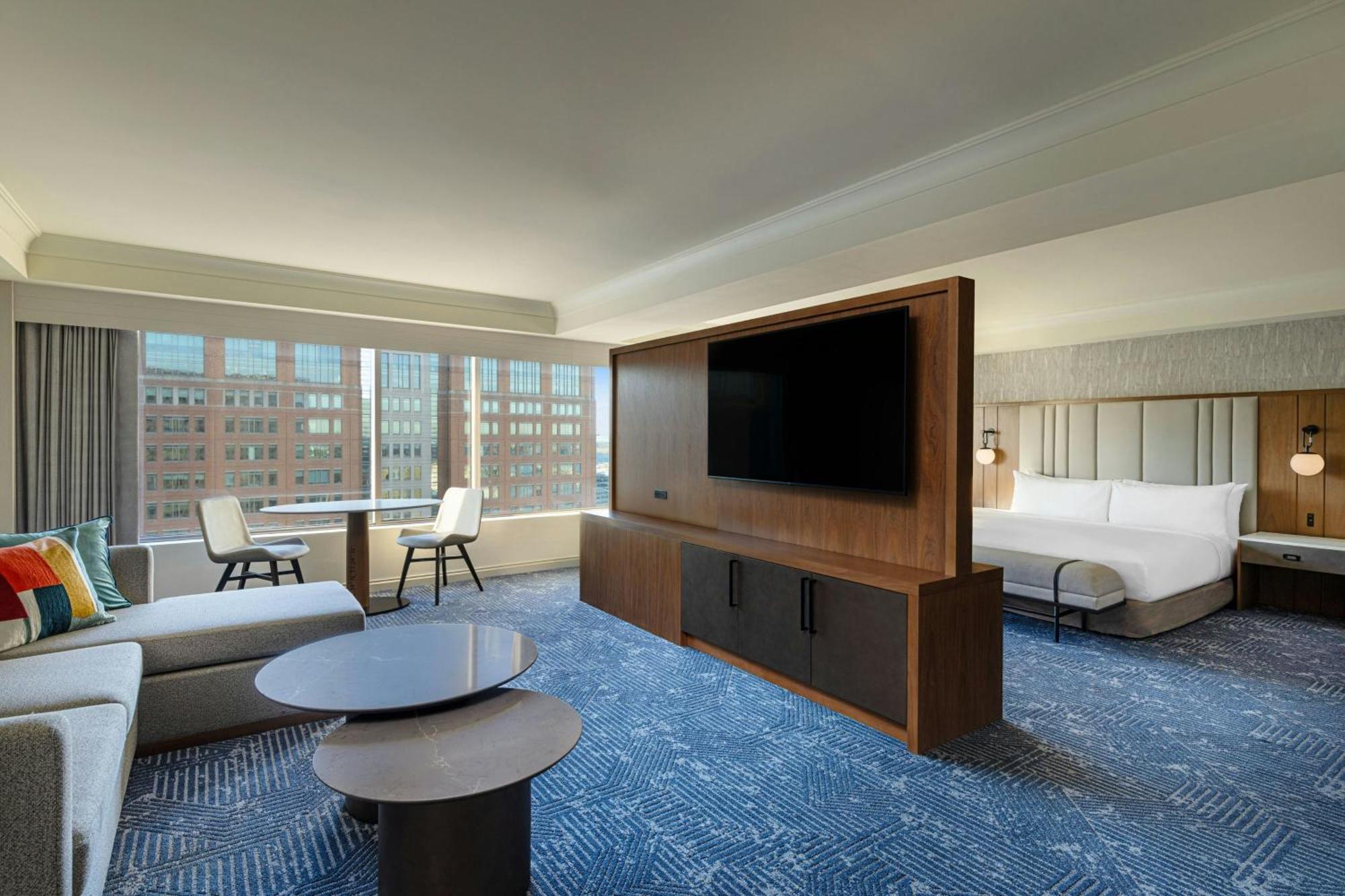 Renaissance Seaport District Hotel 4*