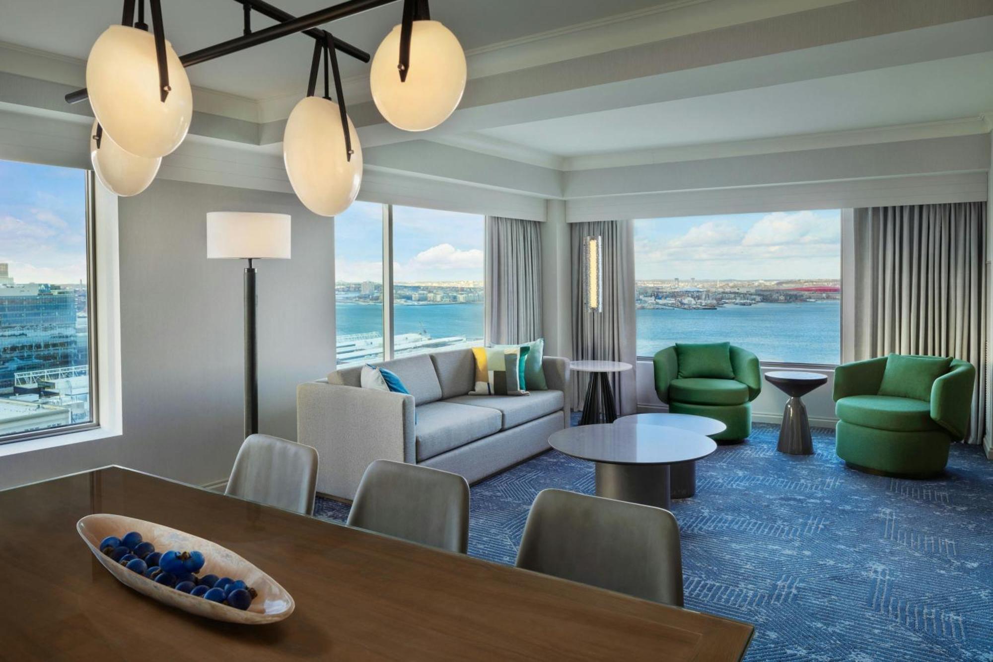 Renaissance Seaport District 4* Boston