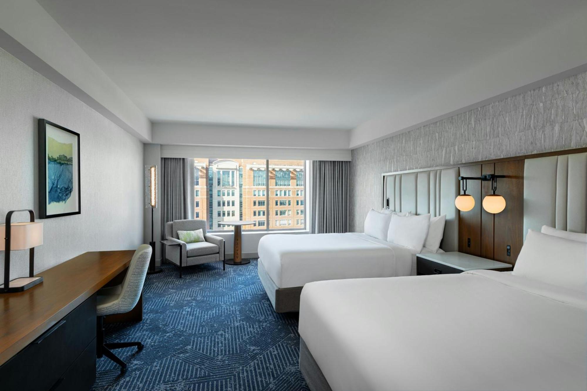 Hotel Renaissance Seaport District 4*