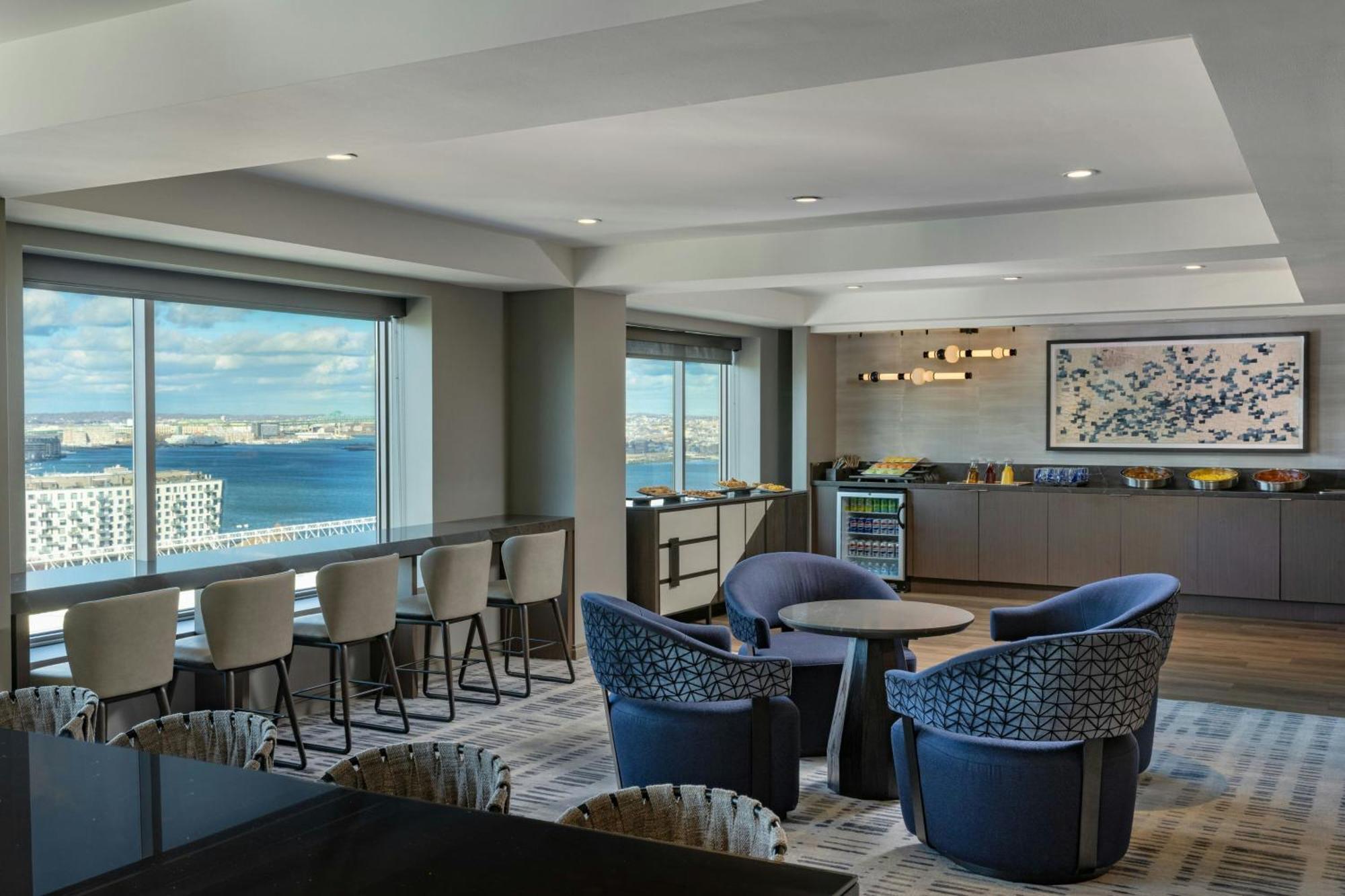 Renaissance Seaport District Hotel 4*