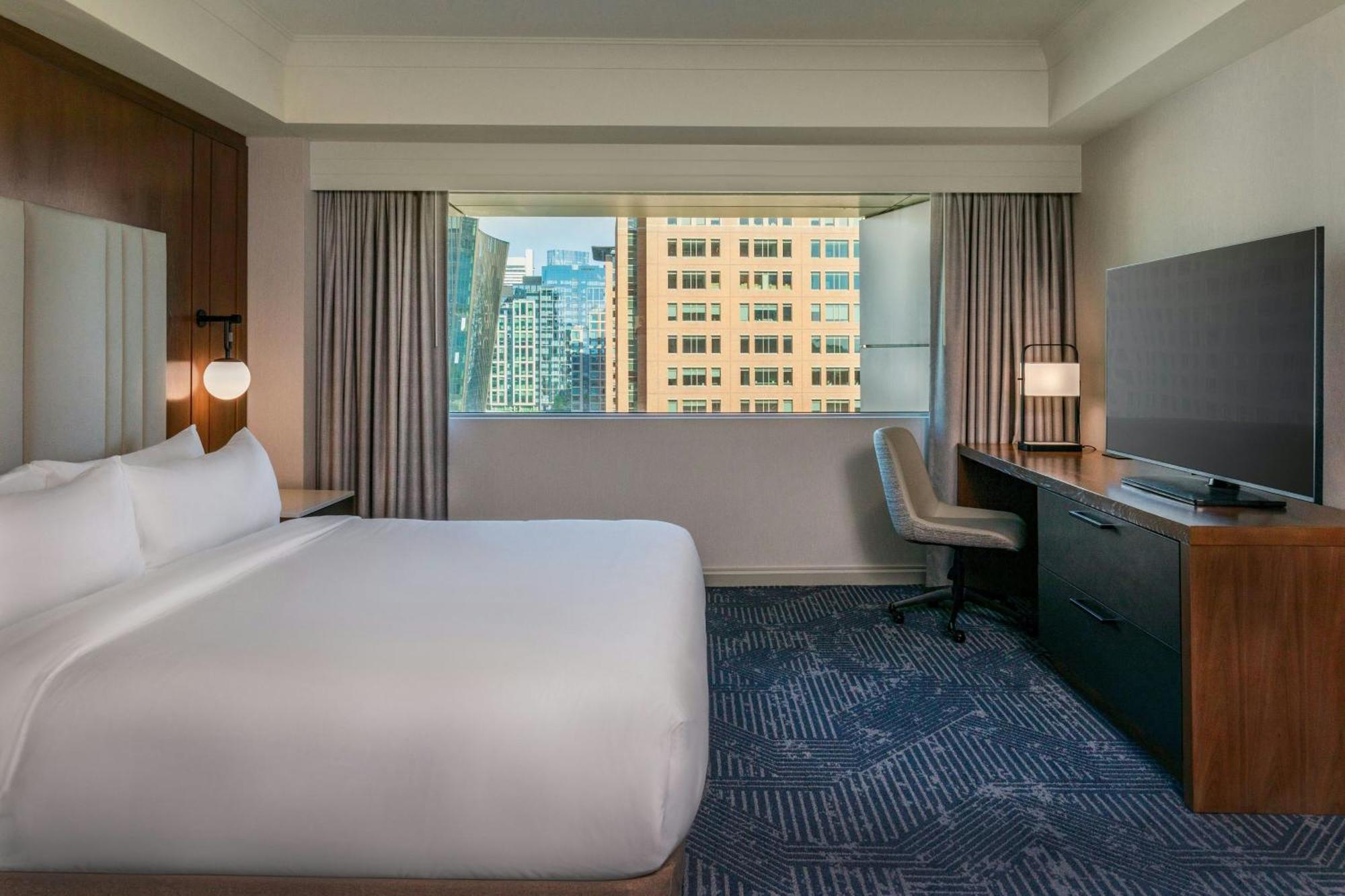 Renaissance Seaport District 4* Boston