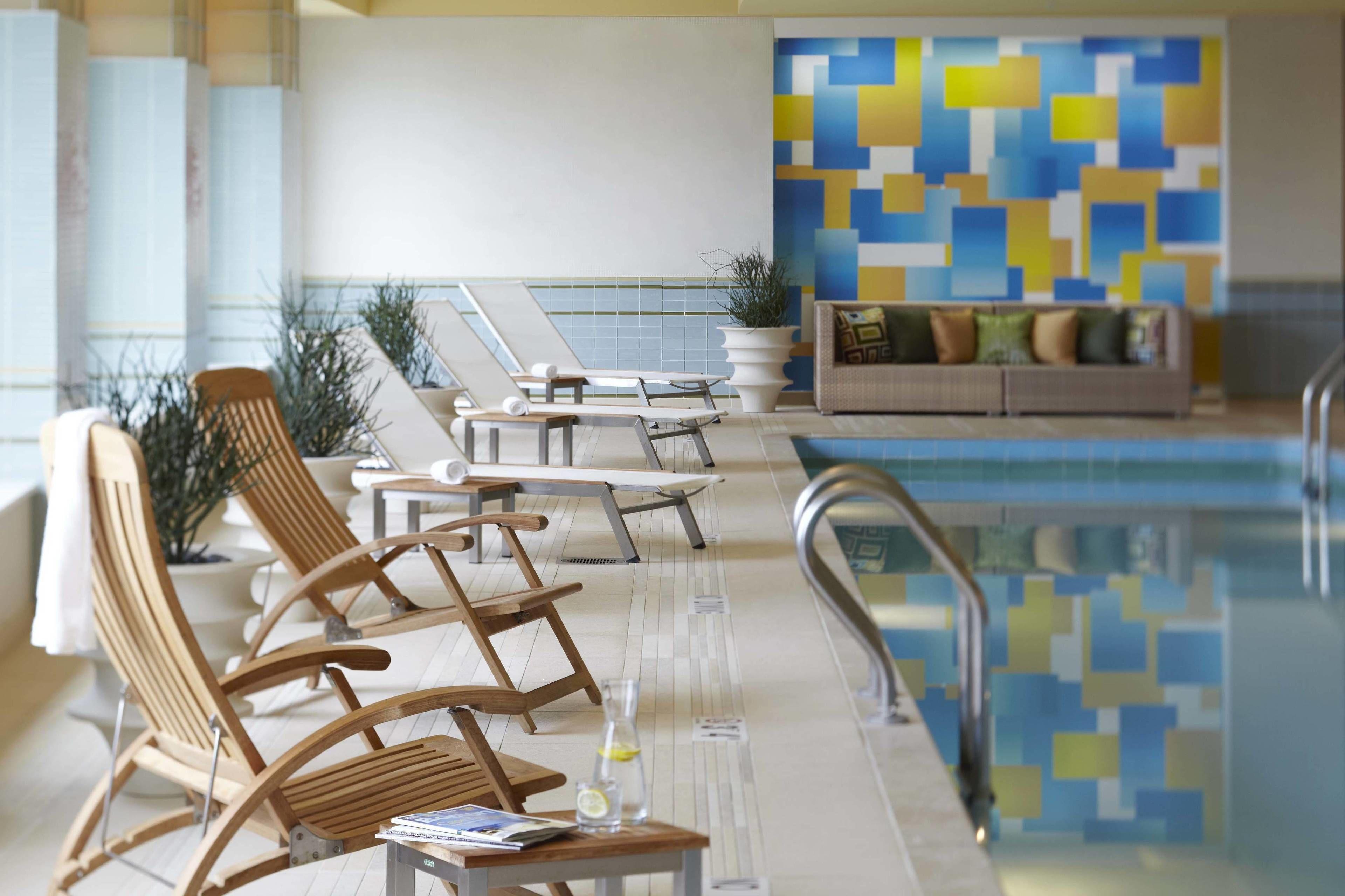 Renaissance Seaport District 4*