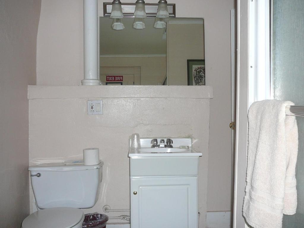 463 Beacon Street Guest house 2*