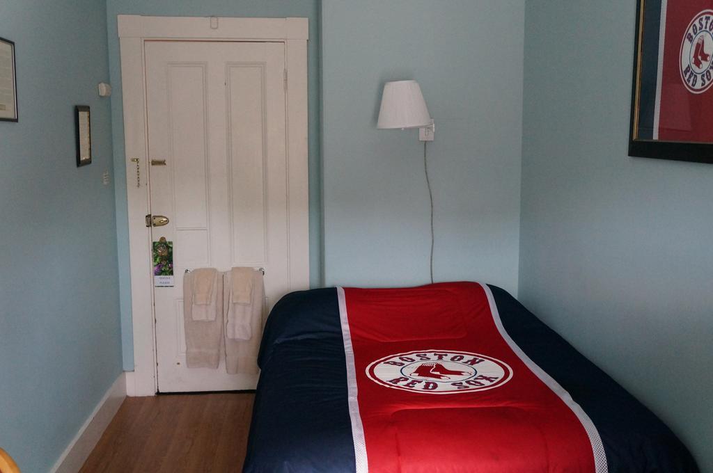 463 Beacon Street Guest house