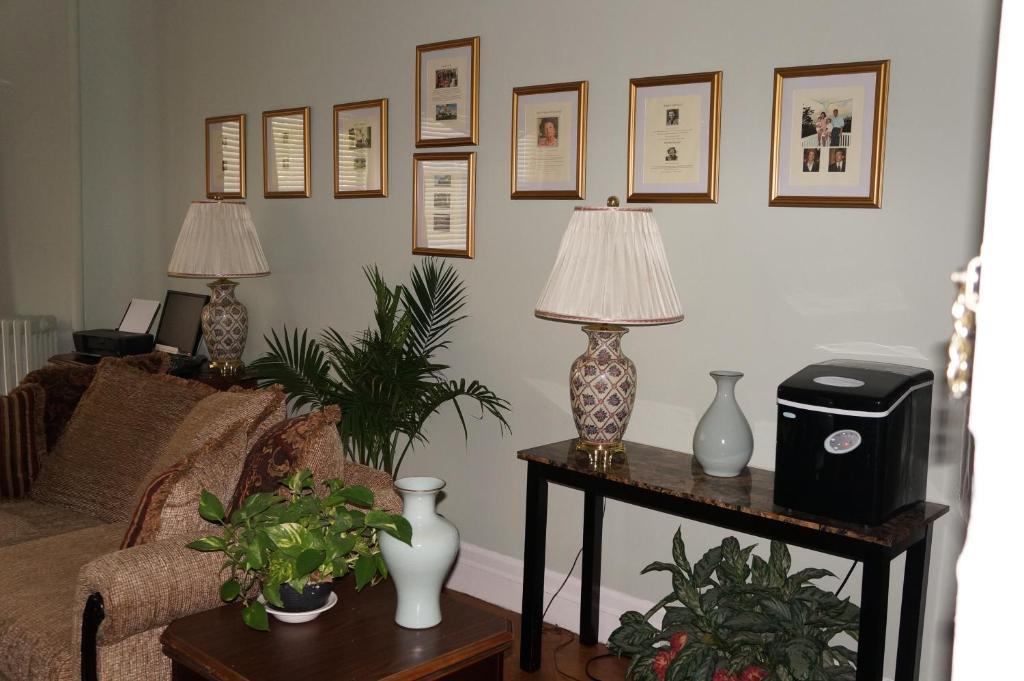 Guest house 463 Beacon Street Boston