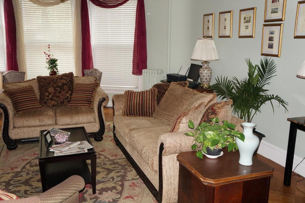 Guest house 463 Beacon Street