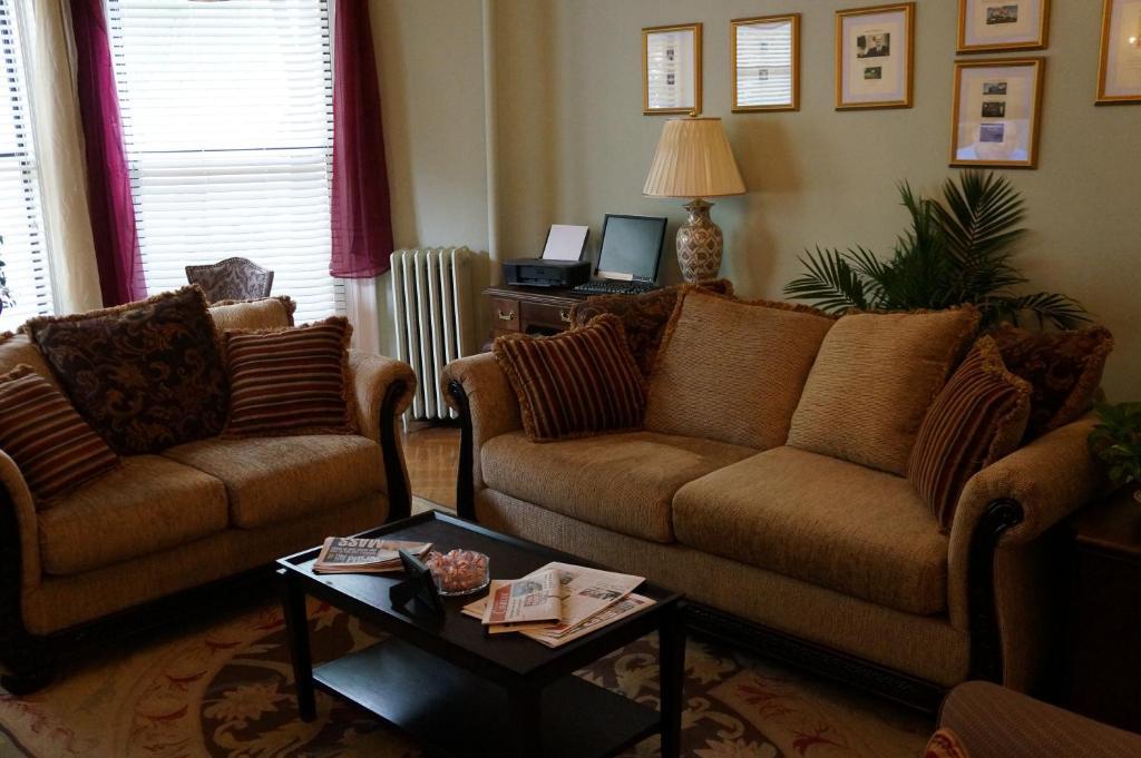 463 Beacon Street 2*