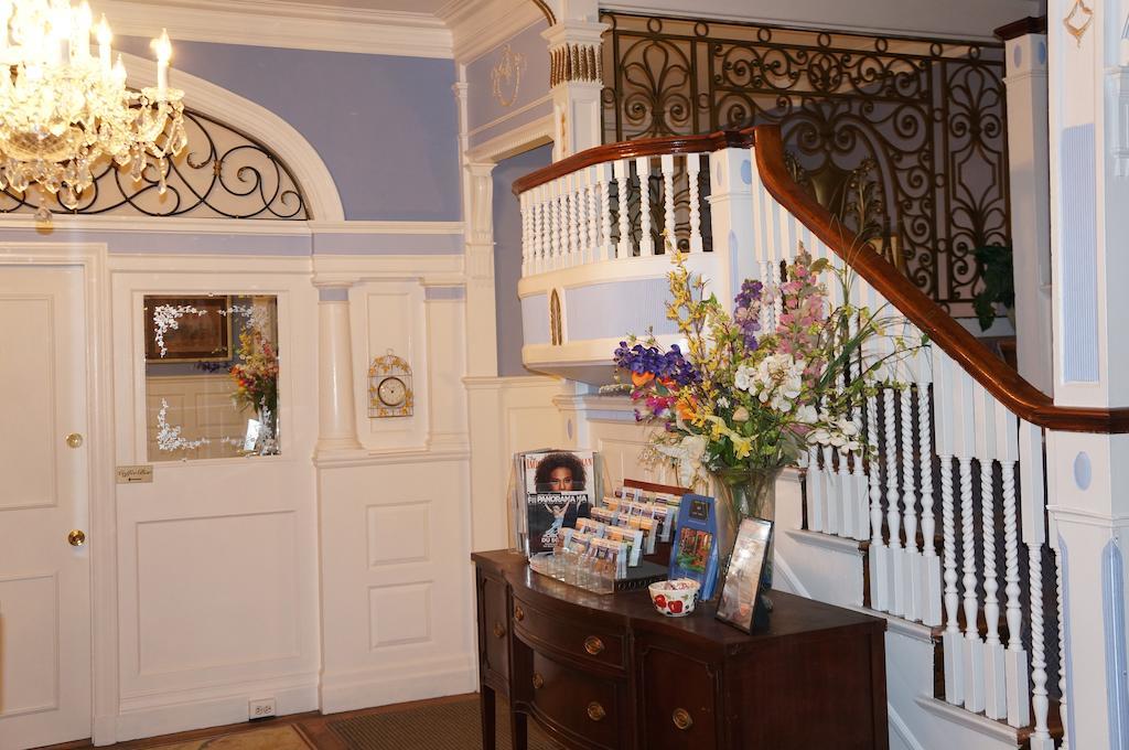 Guest house 463 Beacon Street Boston