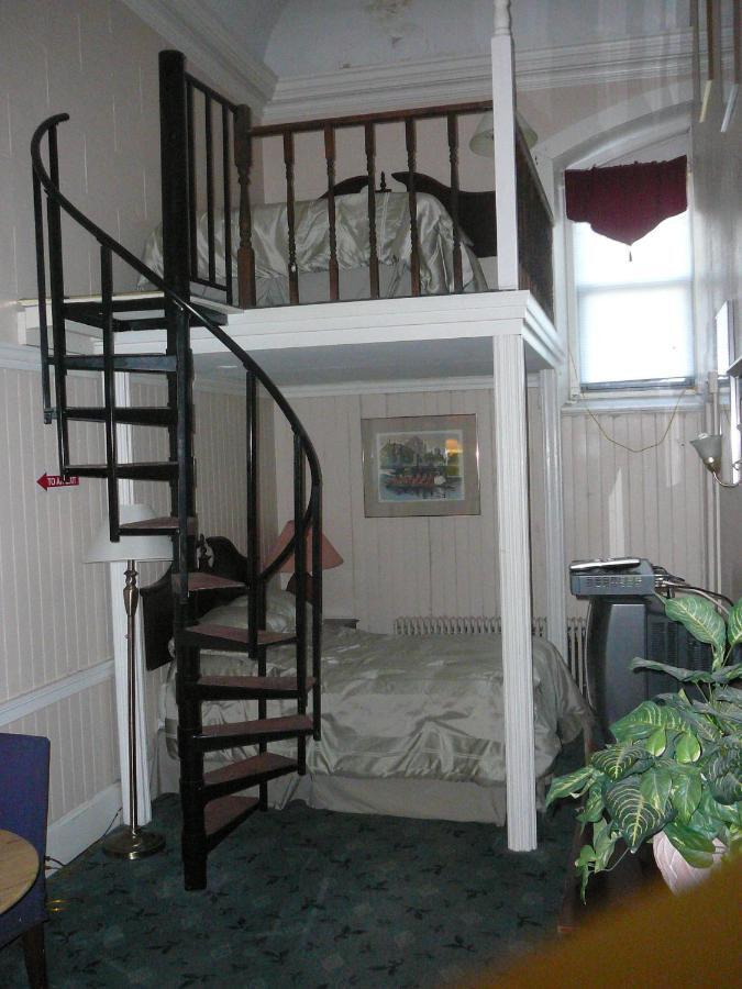 Guest house 463 Beacon Street