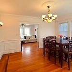 Near Train Station Gorgeous 3-Bedroom Apartment With Patios