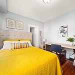 Cozy Rooms In 5Br Apt Near Charming Oak Square
