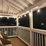Near Train Station Gorgeous 3-Bedroom Apartment With Patios