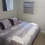 Brighton Apartment Sleeps 3 - Steps To Bus Line