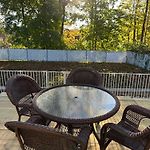 Room In Single Family House - Suburban Neighborhood In Boston