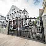 Bright & Spacious 4Br & 2Ba Boston Apt - Bathtub, Free Parking Near Red Line 802