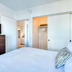 Luxury Apt With City Views