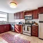 North End Apt Near Harbor